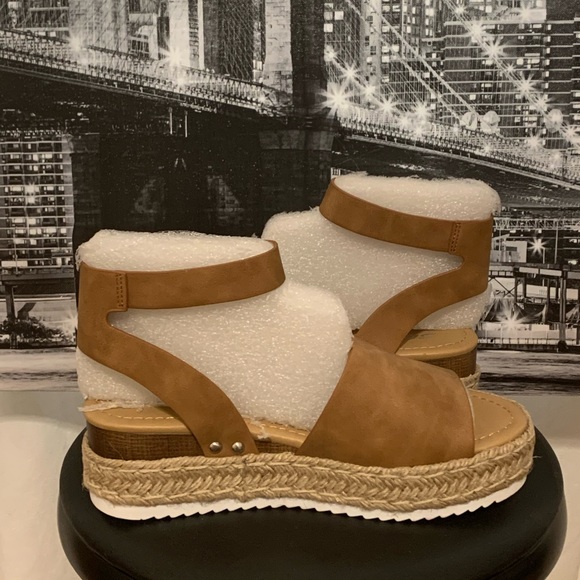 Shoes - Picture 4 of 5